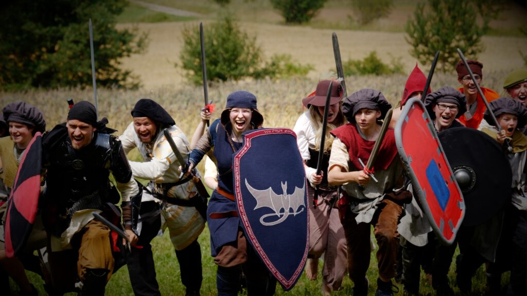 Schaukämpfer mit Schilden und Speeren beim Mittelalterfest