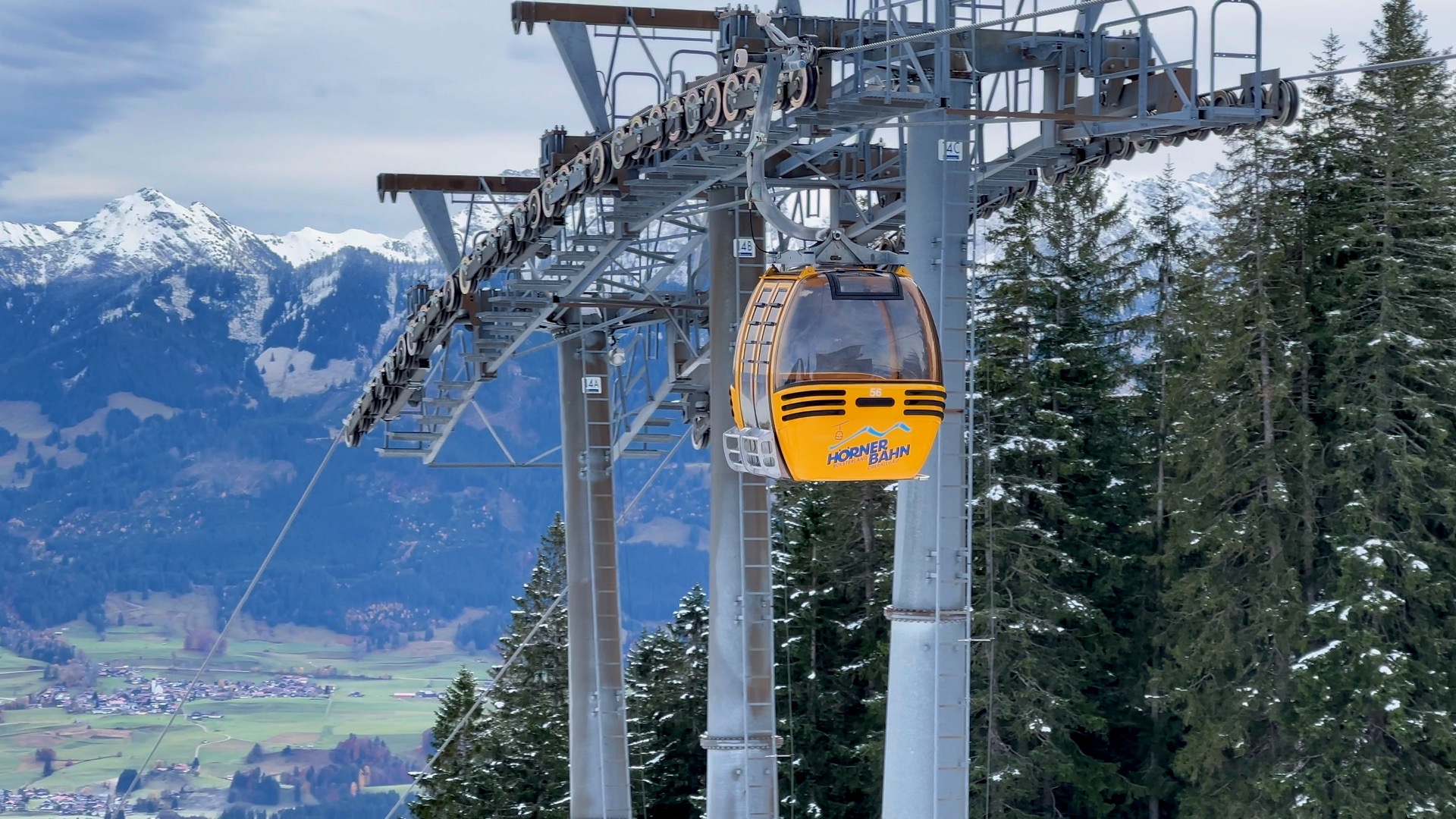 Besonders hoch hinaus geht es mit der Bolsterlanger Hörnerbahn. Sie bringt die Fahrgäste auf eine Höhe von 1700 Metern.