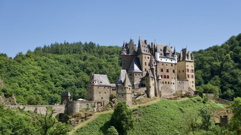 Mit Burg Eltz zurück ins Mittelalter reisen