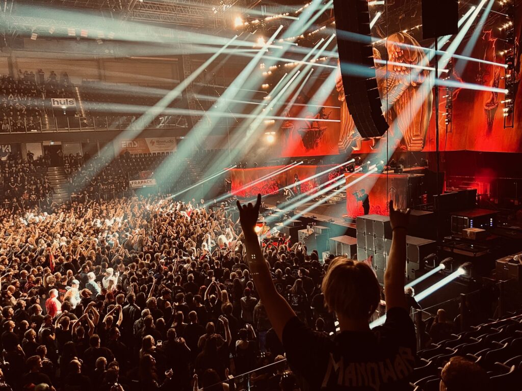 Die Arena Nürnberg war mit rund 7.000 Manowar-Fans nahezu ausverkauft